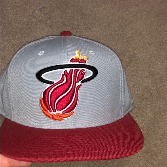 Mitchell & Ness Miami heat snapback - Picture 1 of 3